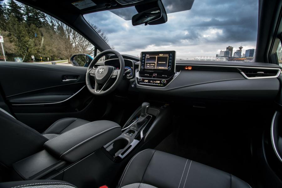 Торпедо Toyota Corolla XSE Hatchback 2018 года  (NA) (фото 18 из 88)